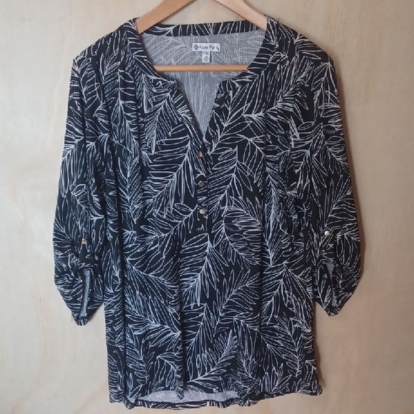 Kate Park Tops - Kate Park Leaf Print V-Neck Top With Roll-Tab Sleeves Stretchy PXL